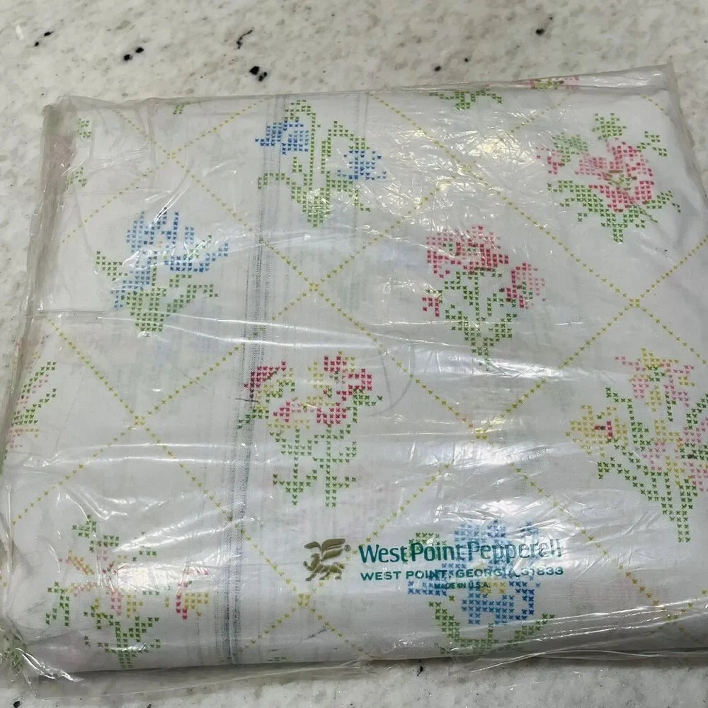 Vtg West Point Pepperell Full Fitted Sheet Floral cross stitch no Iron Muslin
